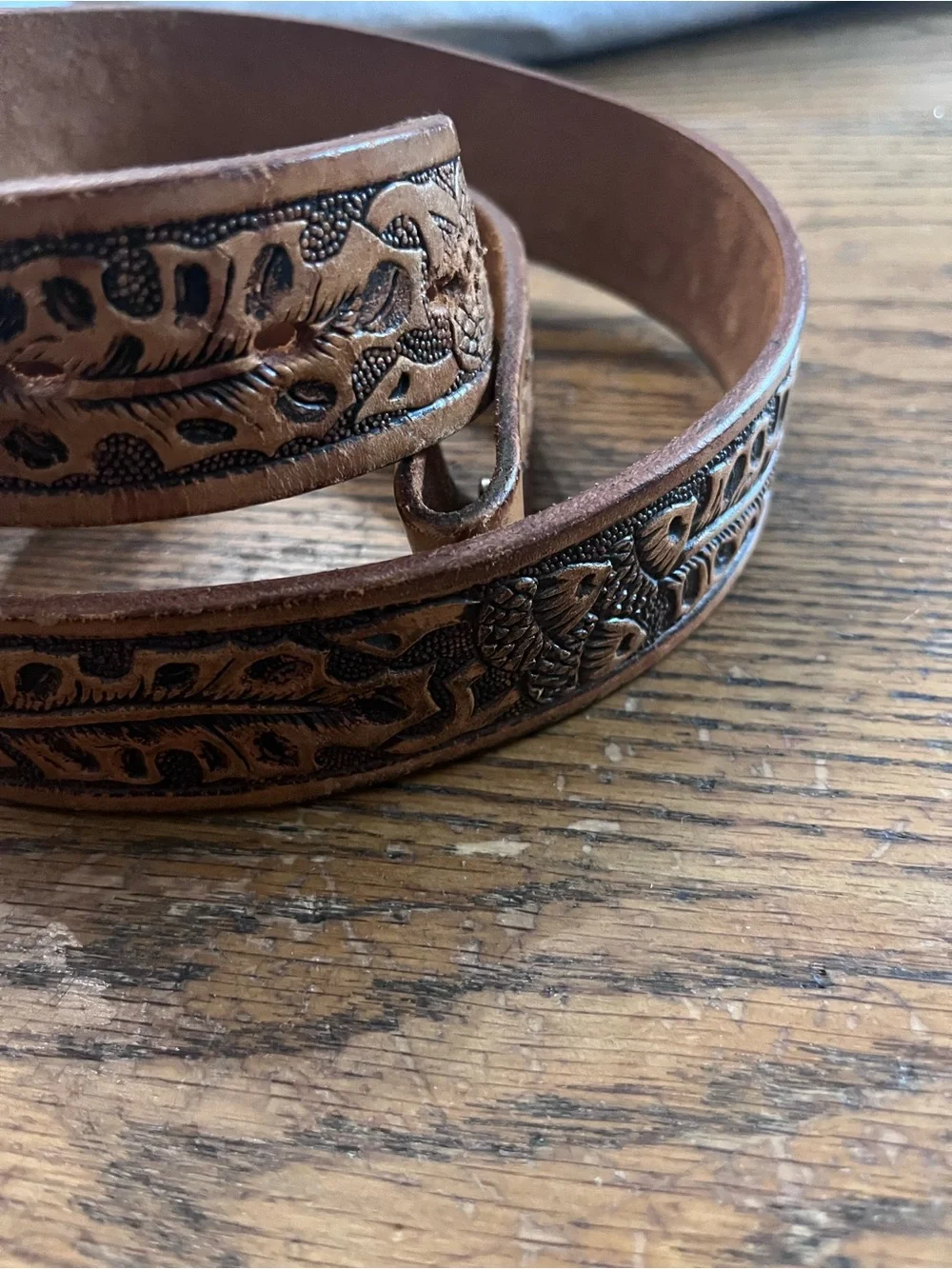 Vintage Hand-Tooled Brown Leather acorn Men's Belt - Detailed Floral Pattern